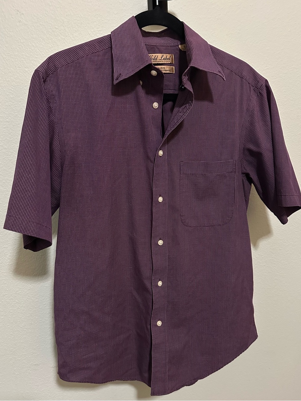 Men’s Burgundy Short-Sleeve Button-Up Shirt